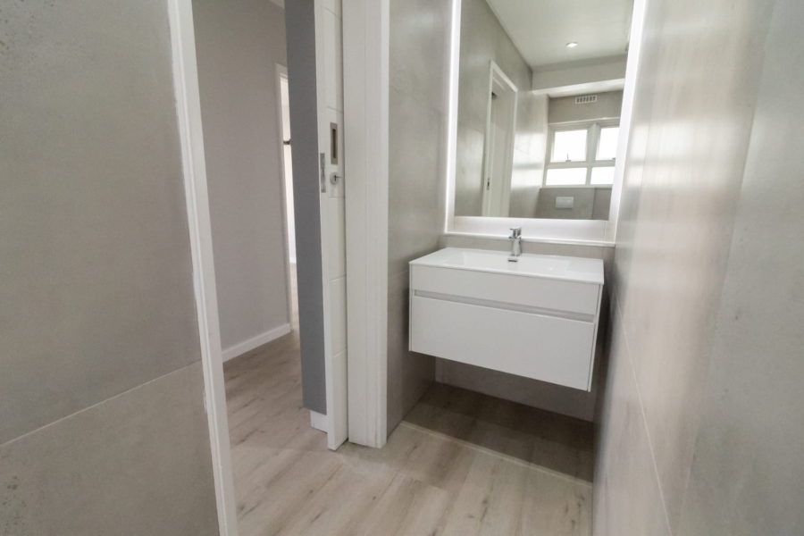 3 Bedroom Property for Sale in Sea Point Western Cape